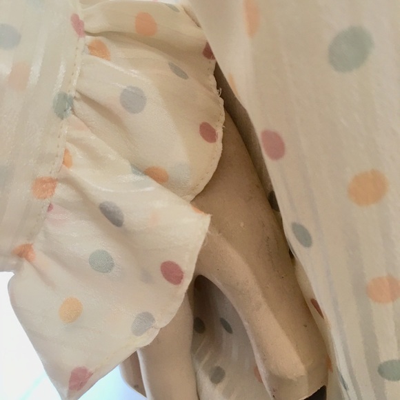 Vintage vanilla silk polka dot blouse. - Picture 6 of 8